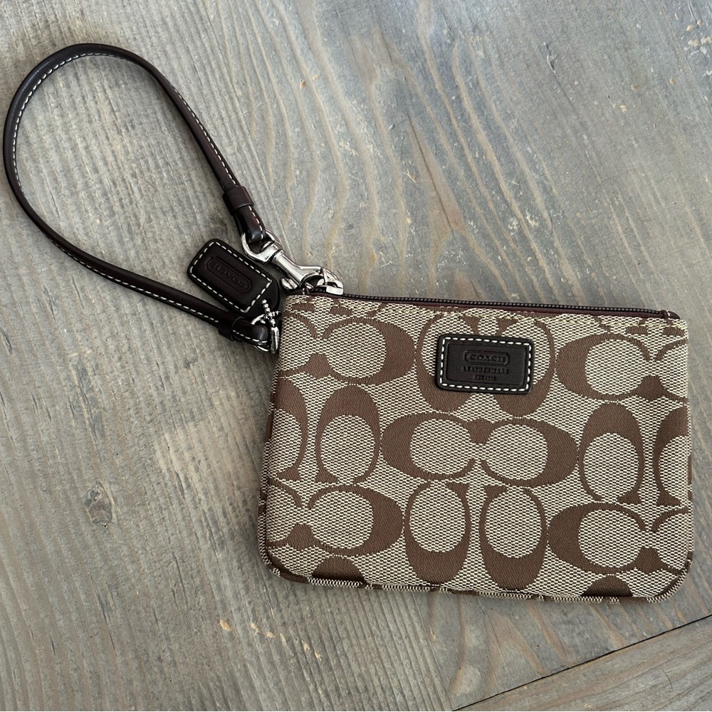 Authentic Vintage Coach Signature Collection Wristlet
